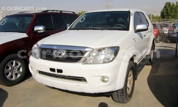Acheter Import Voiture Toyota Fortuner Blanc à Import - Dubai, Benin Acheter Import Voiture Toyota Fortuner Blanc à Import - Dubai, Benin