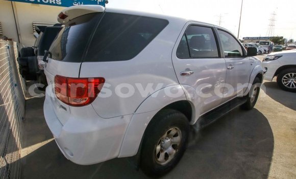 Acheter Import Voiture Toyota Fortuner Blanc à Import - Dubai, Benin Acheter Import Voiture Toyota Fortuner Blanc à Import - Dubai, Benin