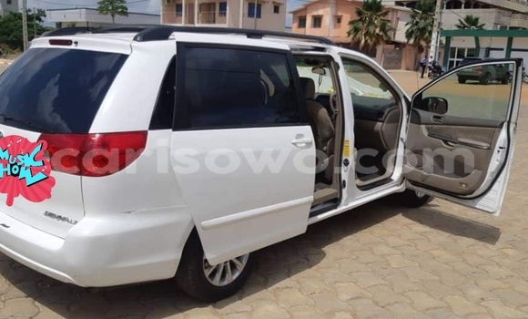 Ra Àlòkù Toyota Sienna funfun Ọkọ̀ in Cotonou ni Benin Ra Àlòkù Toyota Sienna funfun Ọkọ̀ in Cotonou ni Benin