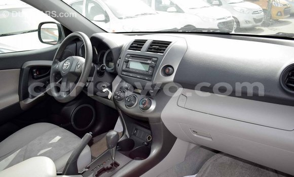 Acheter Import Utilitaire Toyota HiAce Blanc à Import - Dubai, Benin Acheter Import Utilitaire Toyota HiAce Blanc à Import - Dubai, Benin