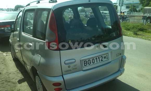 Acheter Occasion Voiture Toyota Yaris Gris à Cotonou, Benin Acheter Occasion Voiture Toyota Yaris Gris à Cotonou, Benin