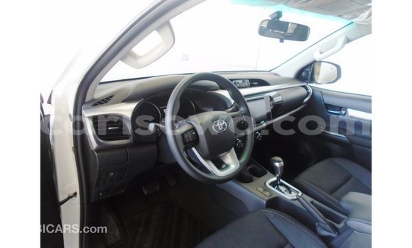 Sayi Imported Toyota Hilux Sauran Mota in Import - Dubai a Benin Sayi Imported Toyota Hilux Sauran Mota in Import - Dubai a Benin