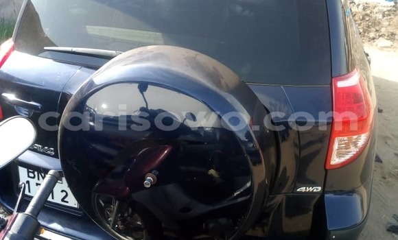 Sayi Na hannu Toyota RAV4 Blue Mota in Cotonou a Benin Sayi Na hannu Toyota RAV4 Blue Mota in Cotonou a Benin