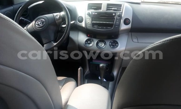 Sayi Na hannu Toyota RAV4 Blue Mota in Cotonou a Benin Sayi Na hannu Toyota RAV4 Blue Mota in Cotonou a Benin