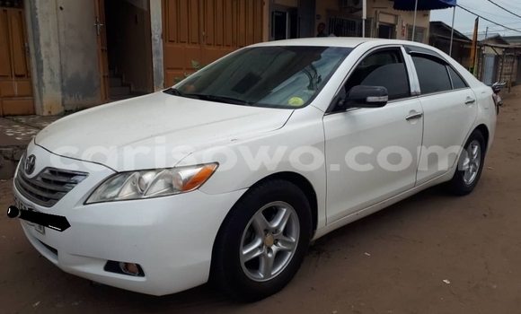Ra Àlòkù Toyota Camry funfun Ọkọ̀ in Cotonou ni Benin Ra Àlòkù Toyota Camry funfun Ọkọ̀ in Cotonou ni Benin