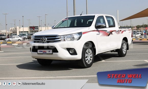 Sayi Imported Toyota Hilux White Mota in Import - Dubai a Benin Sayi Imported Toyota Hilux White Mota in Import - Dubai a Benin