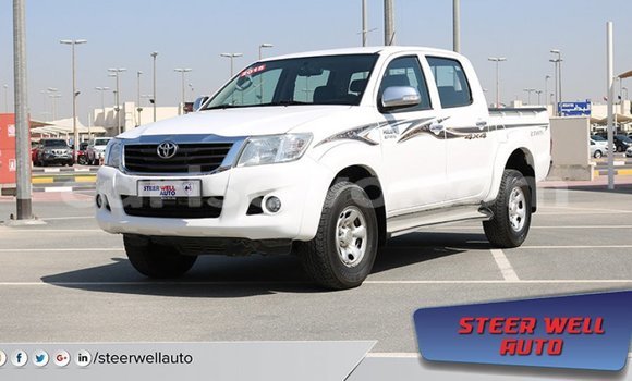 Acheter Import Voiture Toyota Hilux Blanc à Import - Dubai, Benin Acheter Import Voiture Toyota Hilux Blanc à Import - Dubai, Benin