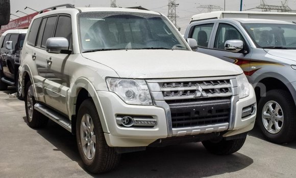 Ra Imported Mitsubishi Pajero funfun Ọkọ̀ in Import - Dubai ni Benin Ra Imported Mitsubishi Pajero funfun Ọkọ̀ in Import - Dubai ni Benin