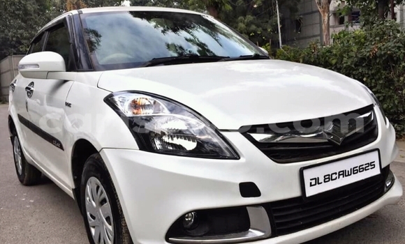 Sayi Na hannu Suzuki Swift White Mota in Banikoara a Benin