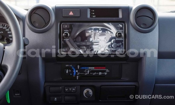 Acheter Import Voiture Toyota Land Cruiser Blanc à Import - Dubai, Benin Acheter Import Voiture Toyota Land Cruiser Blanc à Import - Dubai, Benin
