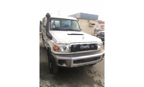 Sayi Imported Toyota Land Cruiser White Mota in Import - Dubai a Benin Sayi Imported Toyota Land Cruiser White Mota in Import - Dubai a Benin