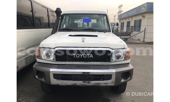 Sayi Imported Toyota Land Cruiser White Mota in Import - Dubai a Benin Sayi Imported Toyota Land Cruiser White Mota in Import - Dubai a Benin