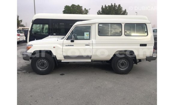 Sayi Imported Toyota Land Cruiser White Mota in Import - Dubai a Benin Sayi Imported Toyota Land Cruiser White Mota in Import - Dubai a Benin