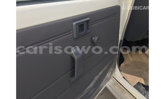 Sayi Imported Toyota Land Cruiser White Mota in Import - Dubai a Benin Sayi Imported Toyota Land Cruiser White Mota in Import - Dubai a Benin