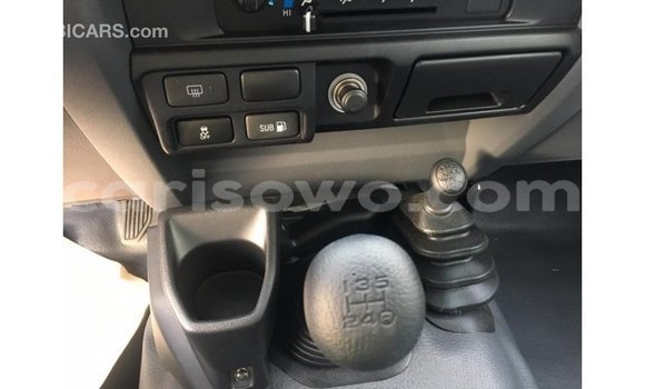 Sayi Imported Toyota Land Cruiser White Mota in Import - Dubai a Benin Sayi Imported Toyota Land Cruiser White Mota in Import - Dubai a Benin