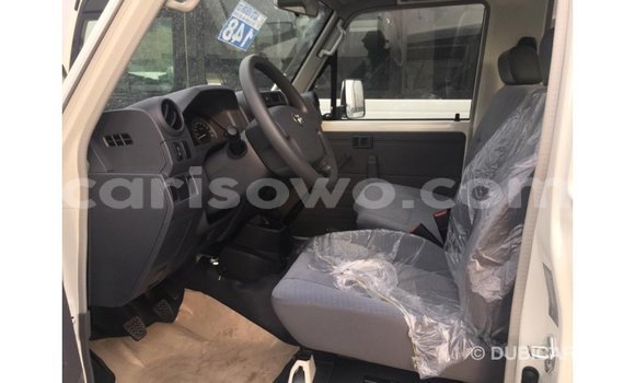 Sayi Imported Toyota Land Cruiser White Mota in Import - Dubai a Benin Sayi Imported Toyota Land Cruiser White Mota in Import - Dubai a Benin