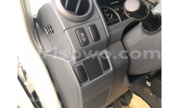 Sayi Imported Toyota Land Cruiser White Mota in Import - Dubai a Benin Sayi Imported Toyota Land Cruiser White Mota in Import - Dubai a Benin