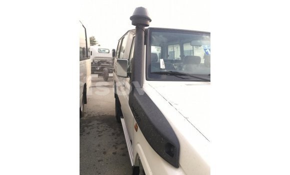 Sayi Imported Toyota Land Cruiser White Mota in Import - Dubai a Benin Sayi Imported Toyota Land Cruiser White Mota in Import - Dubai a Benin