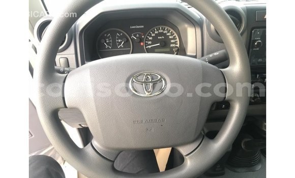 Sayi Imported Toyota Land Cruiser White Mota in Import - Dubai a Benin Sayi Imported Toyota Land Cruiser White Mota in Import - Dubai a Benin