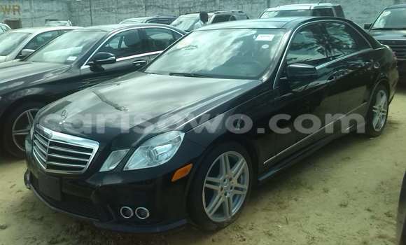 Sayi Na hannu Mercedes-Benz 300CD Black Mota in Porto Novo a Benin