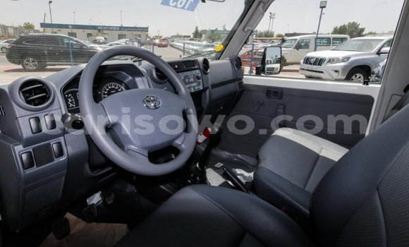 Acheter Neuf Voiture Toyota Land Cruiser Blanc à Import - Dubai, Benin Acheter Neuf Voiture Toyota Land Cruiser Blanc à Import - Dubai, Benin