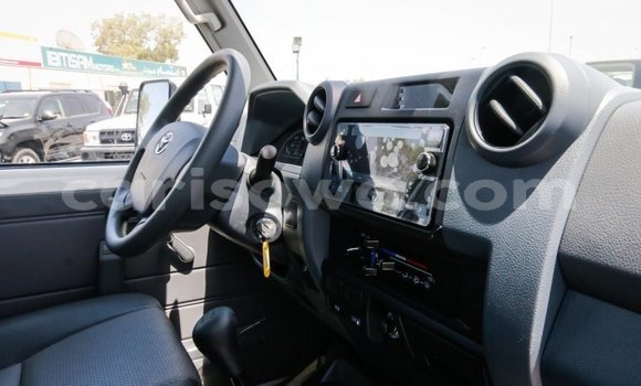 Acheter Neuf Voiture Toyota Land Cruiser Blanc à Import - Dubai, Benin Acheter Neuf Voiture Toyota Land Cruiser Blanc à Import - Dubai, Benin