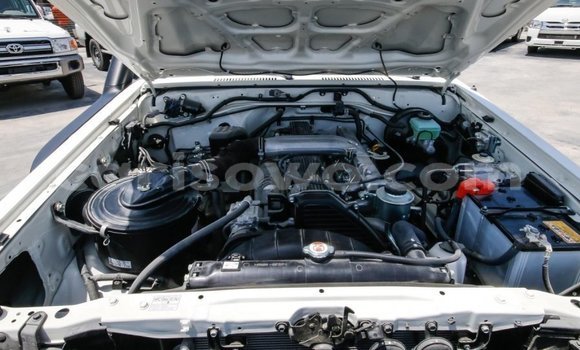 Acheter Neuf Voiture Toyota Land Cruiser Blanc à Import - Dubai, Benin Acheter Neuf Voiture Toyota Land Cruiser Blanc à Import - Dubai, Benin