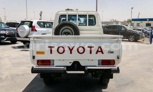 Acheter Neuf Voiture Toyota Land Cruiser Blanc à Import - Dubai, Benin Acheter Neuf Voiture Toyota Land Cruiser Blanc à Import - Dubai, Benin