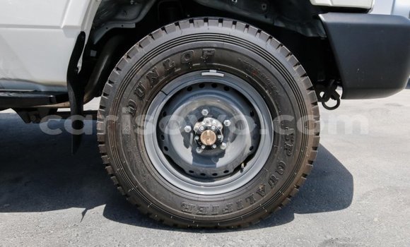 Acheter Neuf Voiture Toyota Land Cruiser Blanc à Import - Dubai, Benin Acheter Neuf Voiture Toyota Land Cruiser Blanc à Import - Dubai, Benin