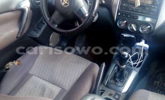 Ra Àlòkù Toyota RAV4 Blue Ọkọ̀ in Cotonou ni Benin Ra Àlòkù Toyota RAV4 Blue Ọkọ̀ in Cotonou ni Benin
