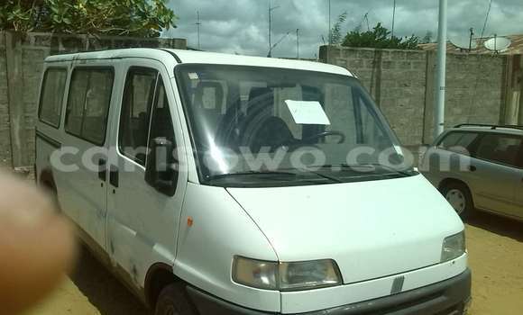 Ra Àlòkù Fiat Barchetta funfun Ọkọ̀ in Cotonou ni Benin Ra Àlòkù Fiat Barchetta funfun Ọkọ̀ in Cotonou ni Benin