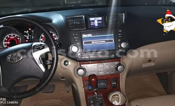 Buy Used Toyota Highlander Red Car in Cotonou in Benign Buy Used Toyota Highlander Red Car in Cotonou in Benign