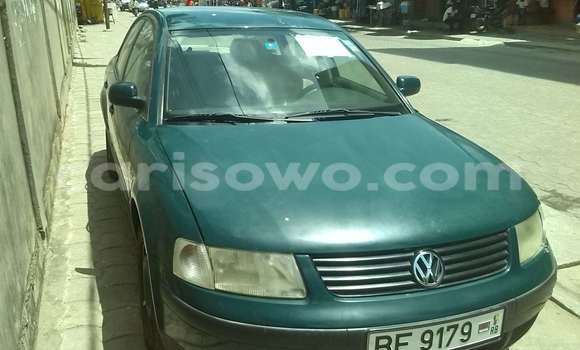 Sayi Na hannu Volkswagen Passat Green Mota in Cotonou a Benin
