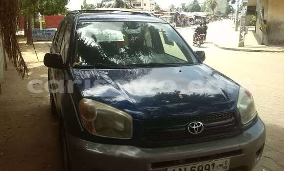 Ra Àlòkù Toyota RAV4 Blue Ọkọ̀ in Cotonou ni Benin Ra Àlòkù Toyota RAV4 Blue Ọkọ̀ in Cotonou ni Benin