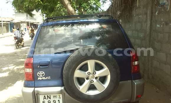 Ra Àlòkù Toyota RAV4 Blue Ọkọ̀ in Cotonou ni Benin Ra Àlòkù Toyota RAV4 Blue Ọkọ̀ in Cotonou ni Benin