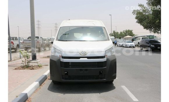 Acheter Import Voiture Toyota Hiace Blanc à Import - Dubai, Benin Acheter Import Voiture Toyota Hiace Blanc à Import - Dubai, Benin