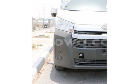 Acheter Import Voiture Toyota Hiace Blanc à Import - Dubai, Benin Acheter Import Voiture Toyota Hiace Blanc à Import - Dubai, Benin