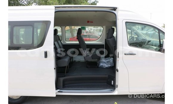 Acheter Import Voiture Toyota Hiace Blanc à Import - Dubai, Benin Acheter Import Voiture Toyota Hiace Blanc à Import - Dubai, Benin