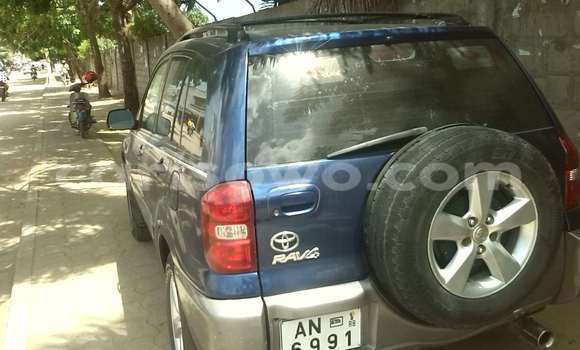 Ra Àlòkù Toyota RAV4 Blue Ọkọ̀ in Cotonou ni Benin Ra Àlòkù Toyota RAV4 Blue Ọkọ̀ in Cotonou ni Benin