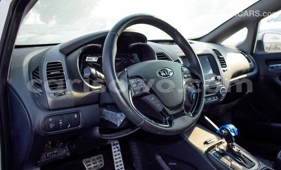 Acheter Import Voiture Kia Cerato Blanc à Import - Dubai, Benin Acheter Import Voiture Kia Cerato Blanc à Import - Dubai, Benin