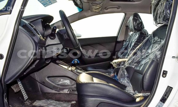 Acheter Import Voiture Kia Cerato Blanc à Import - Dubai, Benin Acheter Import Voiture Kia Cerato Blanc à Import - Dubai, Benin