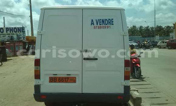 Ra Àlòkù Mercedes-Benz 190 funfun Ọkọ̀ in Cotonou ni Benin Ra Àlòkù Mercedes-Benz 190 funfun Ọkọ̀ in Cotonou ni Benin