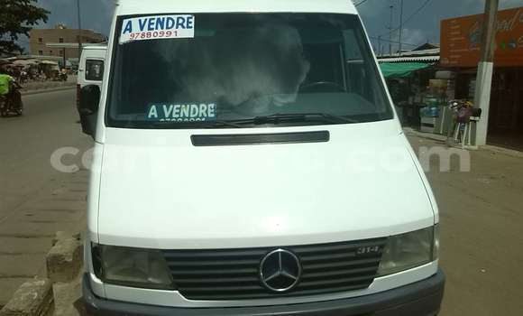 Ra Àlòkù Mercedes-Benz 190 funfun Ọkọ̀ in Cotonou ni Benin Ra Àlòkù Mercedes-Benz 190 funfun Ọkọ̀ in Cotonou ni Benin