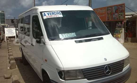 Ra Àlòkù Mercedes-Benz 190 funfun Ọkọ̀ in Cotonou ni Benin Ra Àlòkù Mercedes-Benz 190 funfun Ọkọ̀ in Cotonou ni Benin