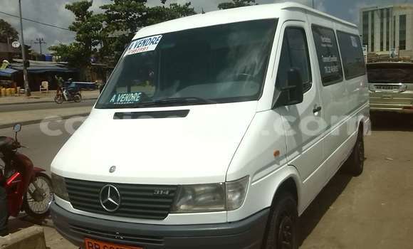 Sayi Na hannu Mercedes-Benz 190 White Mota in Cotonou a Benin