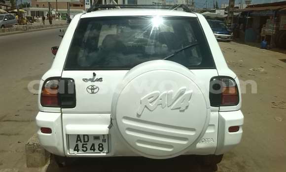 Ra Àlòkù Toyota RAV4 funfun Ọkọ̀ in Cotonou ni Benin Ra Àlòkù Toyota RAV4 funfun Ọkọ̀ in Cotonou ni Benin