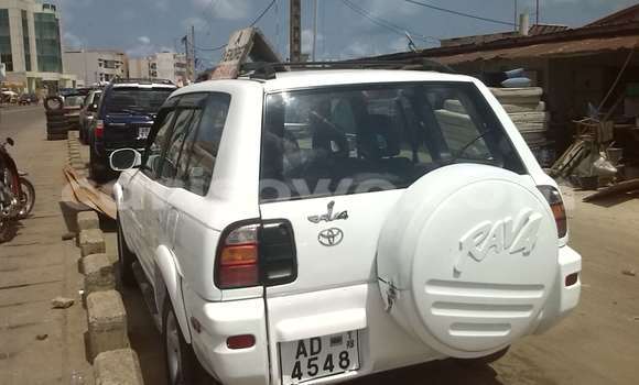 Ra Àlòkù Toyota RAV4 funfun Ọkọ̀ in Cotonou ni Benin Ra Àlòkù Toyota RAV4 funfun Ọkọ̀ in Cotonou ni Benin