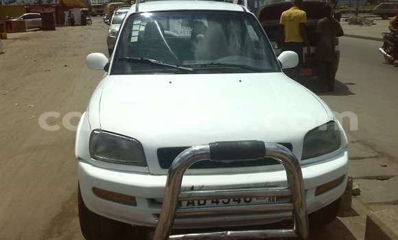 Ra Àlòkù Toyota RAV4 funfun Ọkọ̀ in Cotonou ni Benin Ra Àlòkù Toyota RAV4 funfun Ọkọ̀ in Cotonou ni Benin