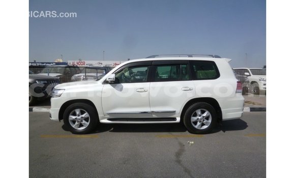 Buy Import Toyota Land Cruiser White Car in Import - Dubai in Benign Buy Import Toyota Land Cruiser White Car in Import - Dubai in Benign