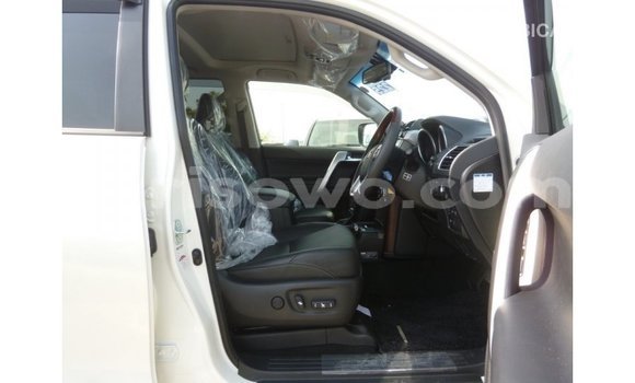 Acheter Import Voiture Toyota Prado Blanc à Import - Dubai, Benin Acheter Import Voiture Toyota Prado Blanc à Import - Dubai, Benin